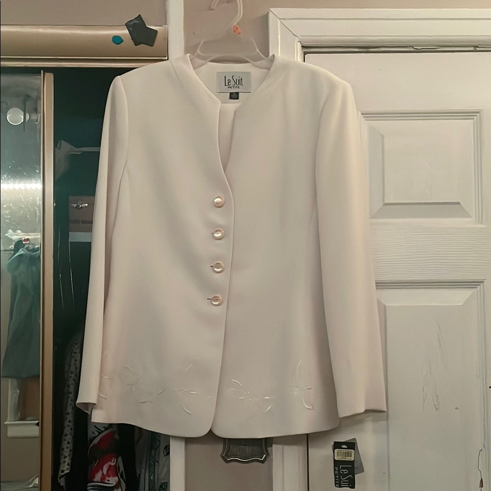 Le Suit Women's Cream Blazer with Embroidered Detail Brand New